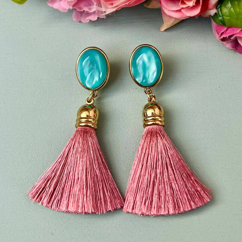 SchwesterSchwester Quasten Ohrringe als Ohrstecker in Türkis mit Quaste in Rosa von AmuseToi Bestseller