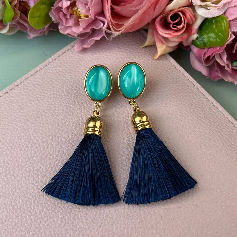 SchwesterSchwester Vergoldete Ohrstecker in Türkis mit Quaste in Marineblau von AmuseToi Neueste Stile