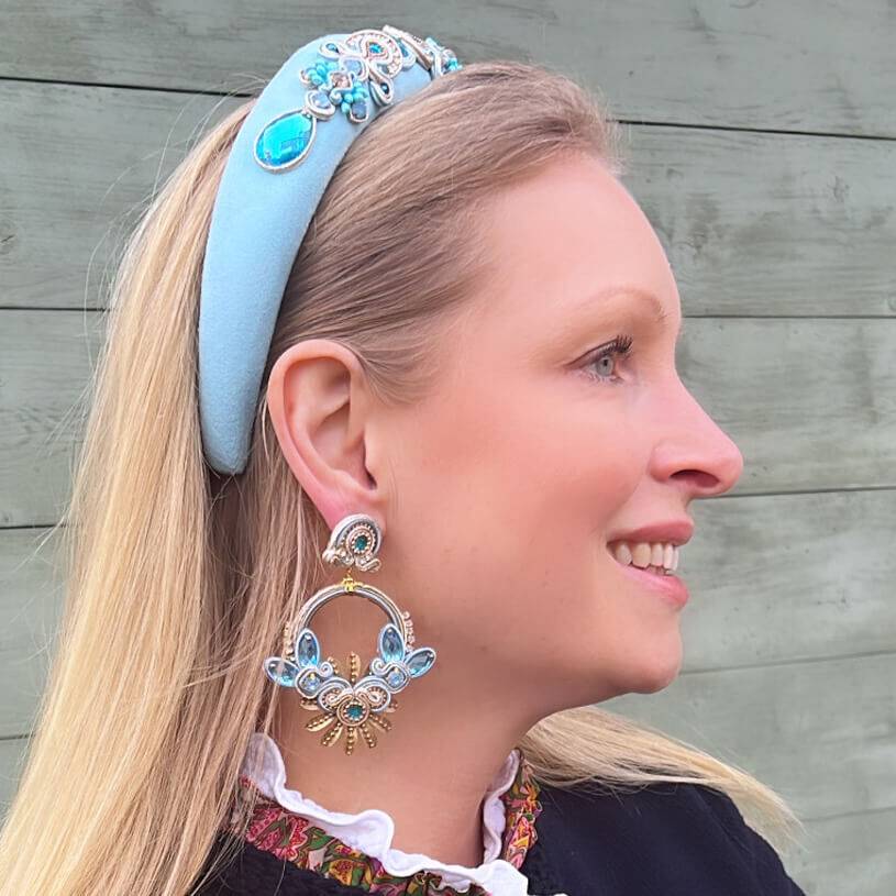 SchwesterSchwester Filigrane Soutache-Ohrringe in zarten Hellblautönen mit Gold Vierteljährliche Förderung