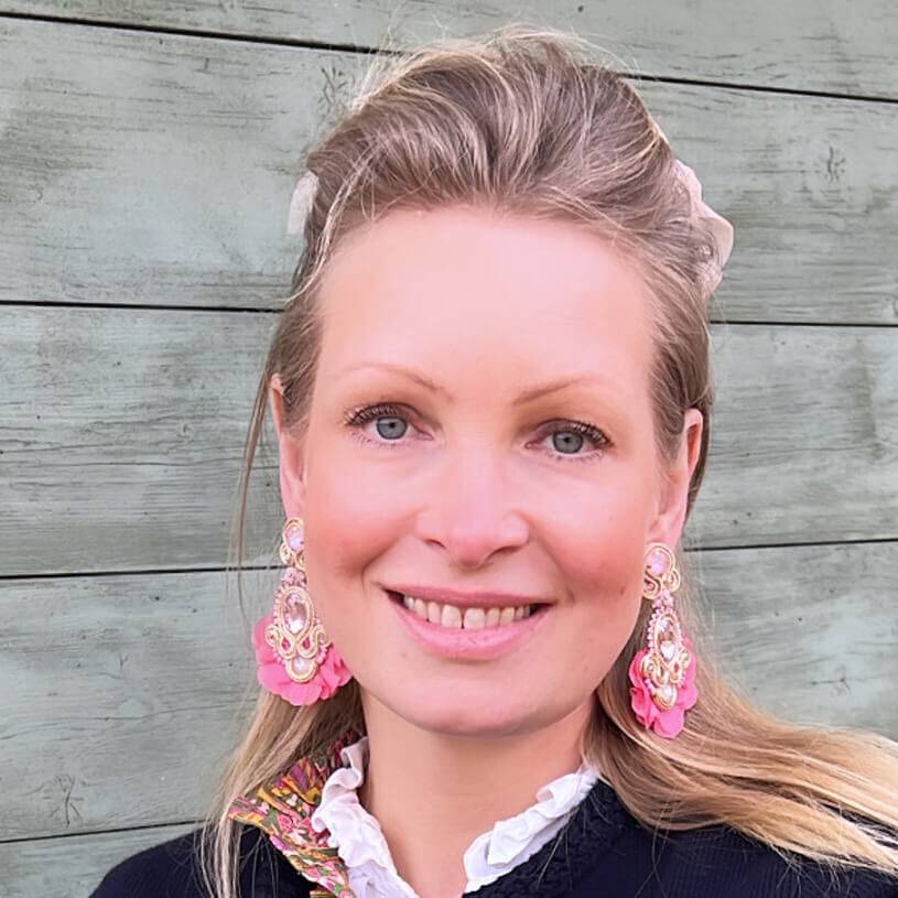 SchwesterSchwester Außergewöhnliche Soutache-Ohrringe in zarten Rosatönen Bis zu 55% Rabatt