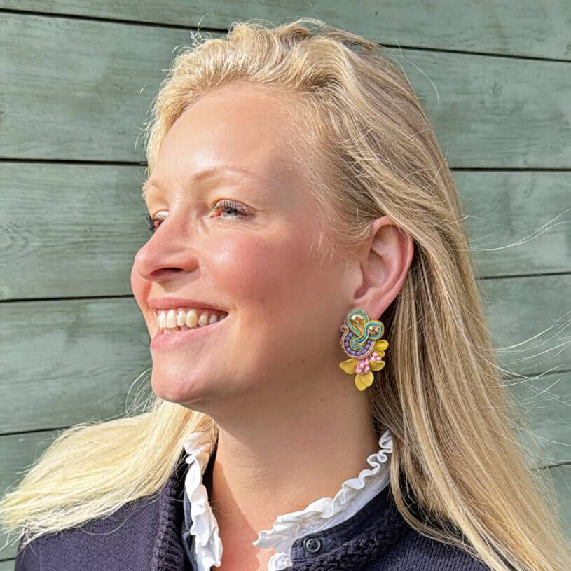 SchwesterSchwester Vorbestellbar - Farbenfrohe Soutache-Ohrringe in Gelb, Rosa und Flieder 50% Rabatt mit kostenlosem Versand