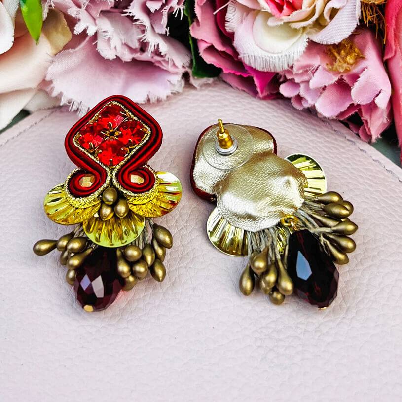 SchwesterSchwester Schöne festliche Soutache-Ohrringe in Rot und Gold mit dunkelrotem Tropfen zollfrei