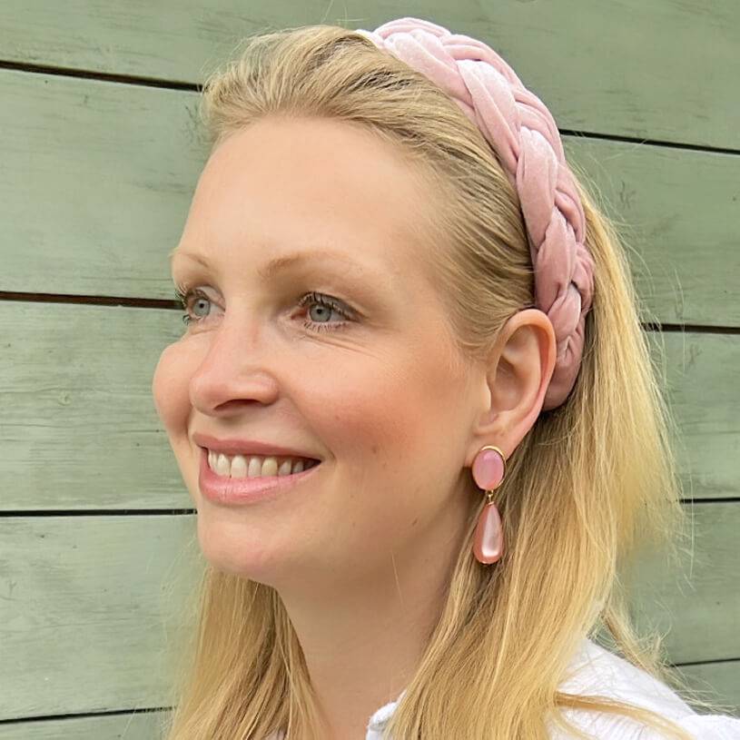 SchwesterSchwester Hellrosa Ohrstecker mit perlmutt schimmerndem Tropfen von AmuseToi Online Shopping