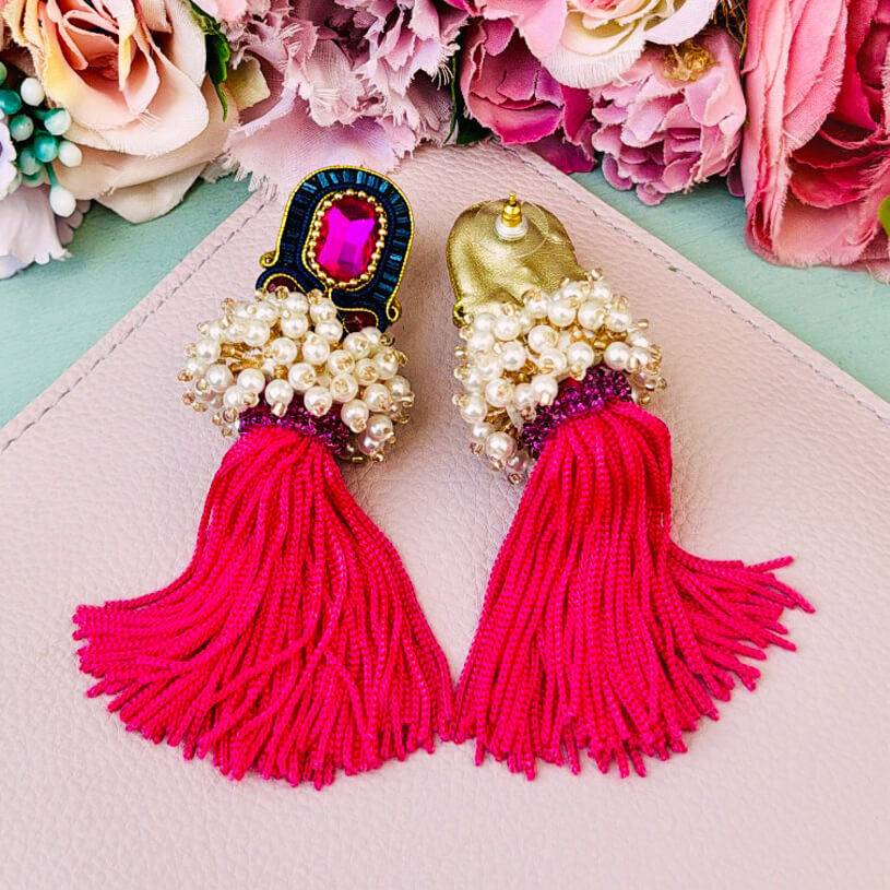 SchwesterSchwester Auffällige Soutache-Quastenohrringe in Pink und Dunkelbau Cyber Monday