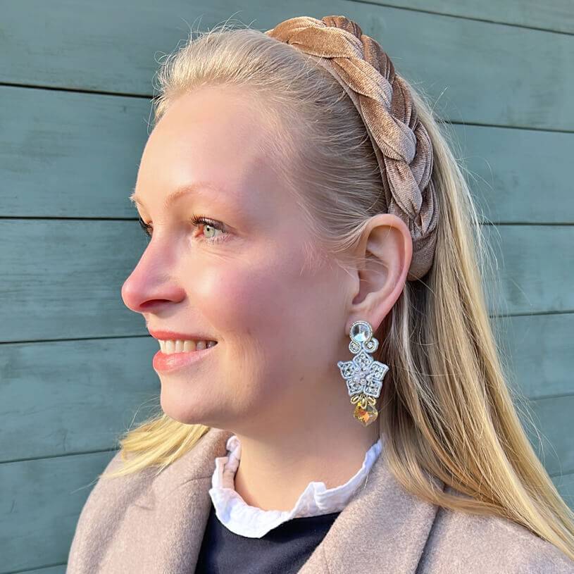 SchwesterSchwester Besondere Schneekristall-Soutache-Ohrringe in Weiß Bestseller