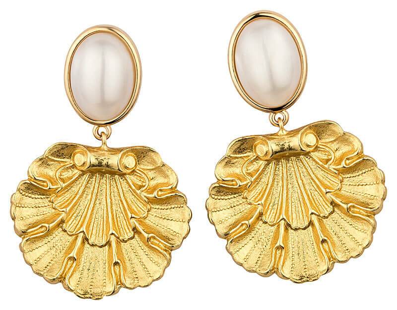SchwesterSchwester Vergoldete Ohrstecker in Perlmuttfarben mit goldenem Muschelornament von AmuseToi Kauf eins, bekomm eins gratis