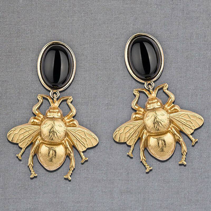 SchwesterSchwester Schwarzer Ohrstecker mit vergoldeter Hummel von AmuseToi Tägliche Deals