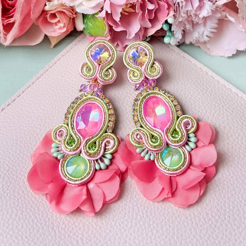SchwesterSchwester Außergewöhnliche Soutache-Ohrringe in Rosa