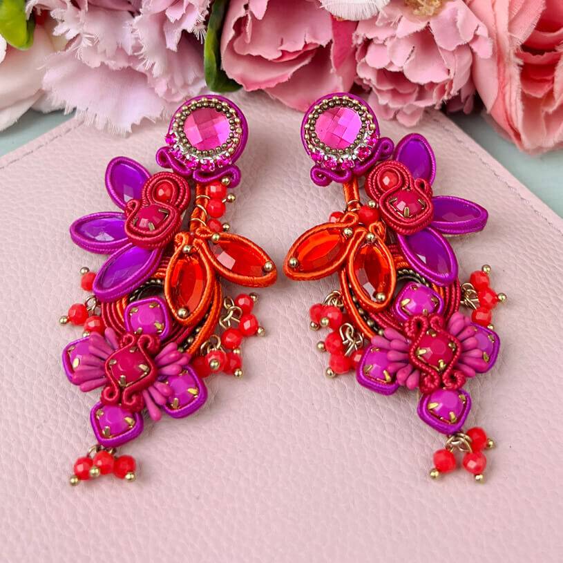 SchwesterSchwester Große Soutache-Ohrringe in Pink, Orange und Violett