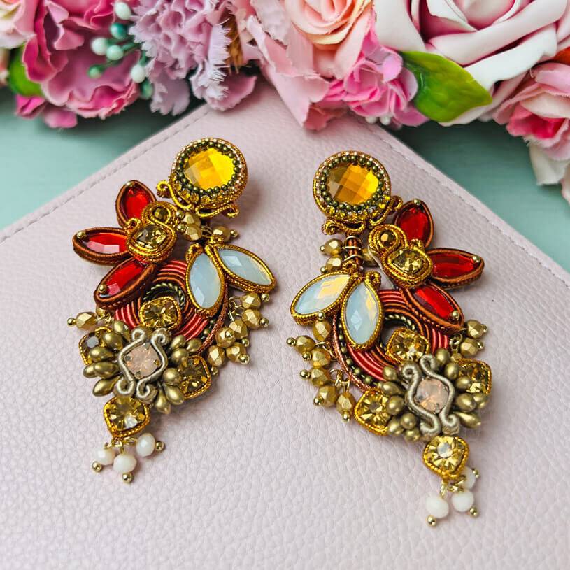 SchwesterSchwester Große Soutache-Ohrringe in Gold, Champagner und Braun im Angebot