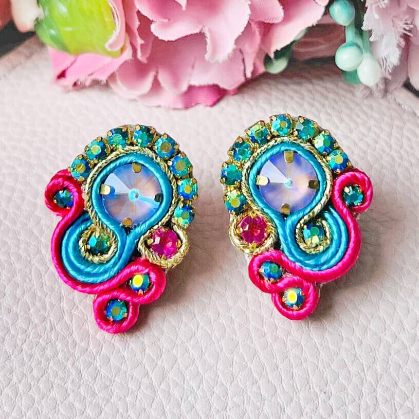 SchwesterSchwester Schöne Soutache-Ohrringe in Pink und Blau