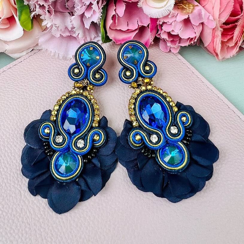 SchwesterSchwester Außergewöhnliche Soutache-Ohrringe in Dunkelblau