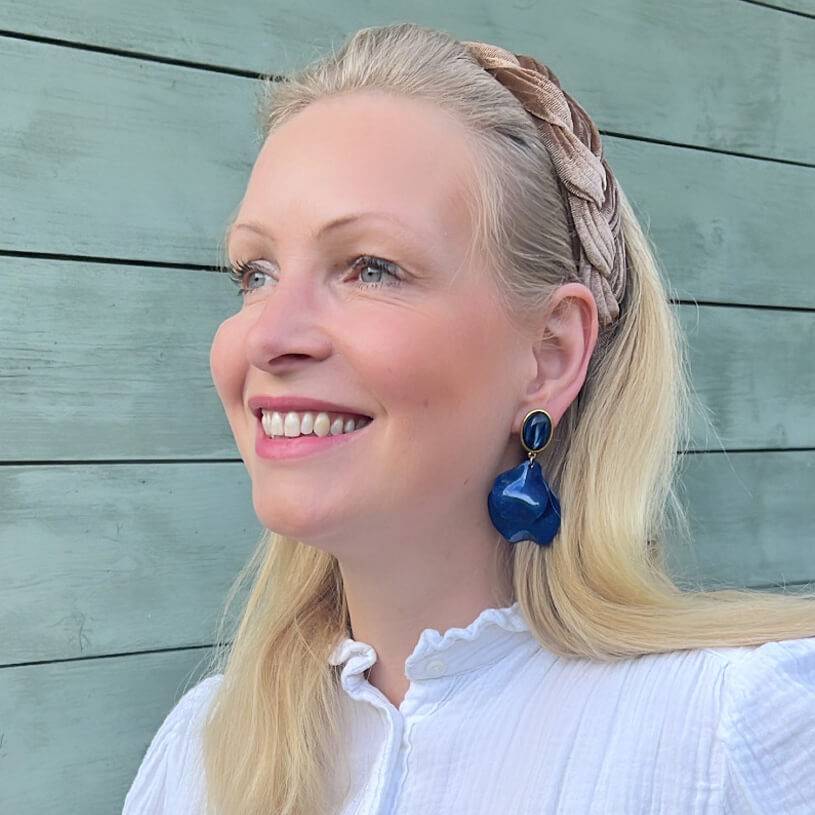 SchwesterSchwester Dunkelblaue Ohrringe mit Blütenblättern Flash Sale
