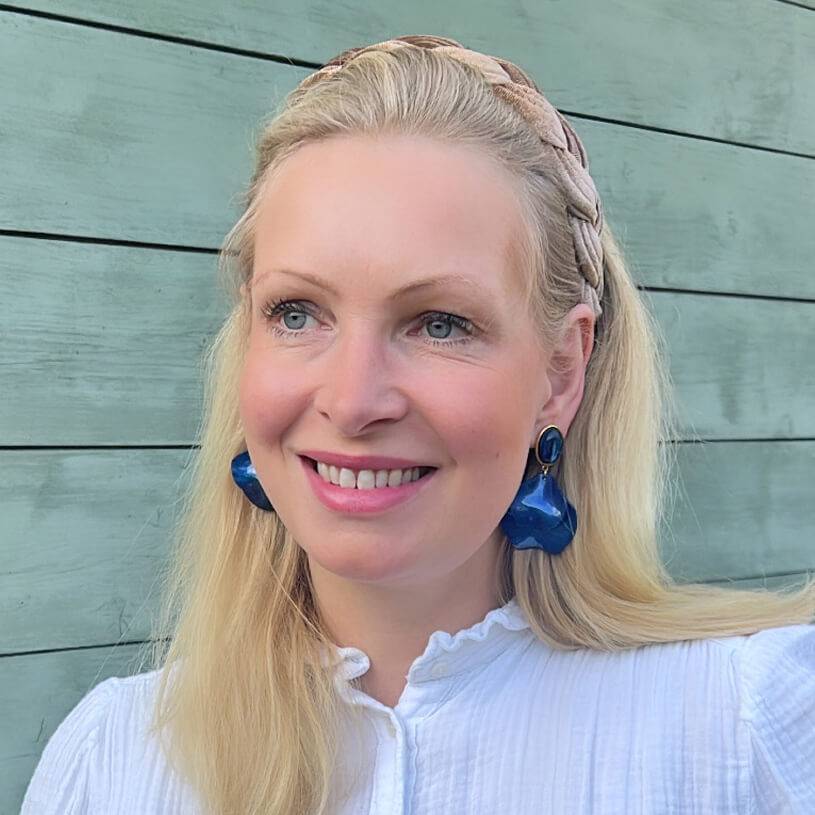 SchwesterSchwester Dunkelblaue Ohrringe mit Blütenblättern Flash Sale