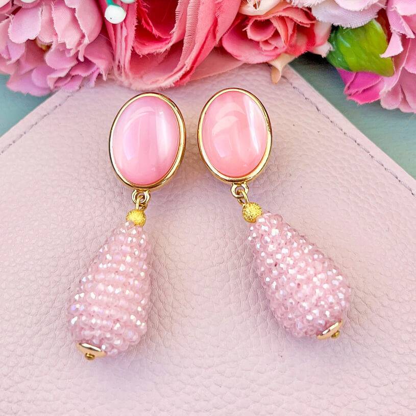SchwesterSchwester Set aus rosafarbenen Tropfen-Ohrringen von AmuseToi und Satin-Haarreif in Rosa Räumungsverkauf