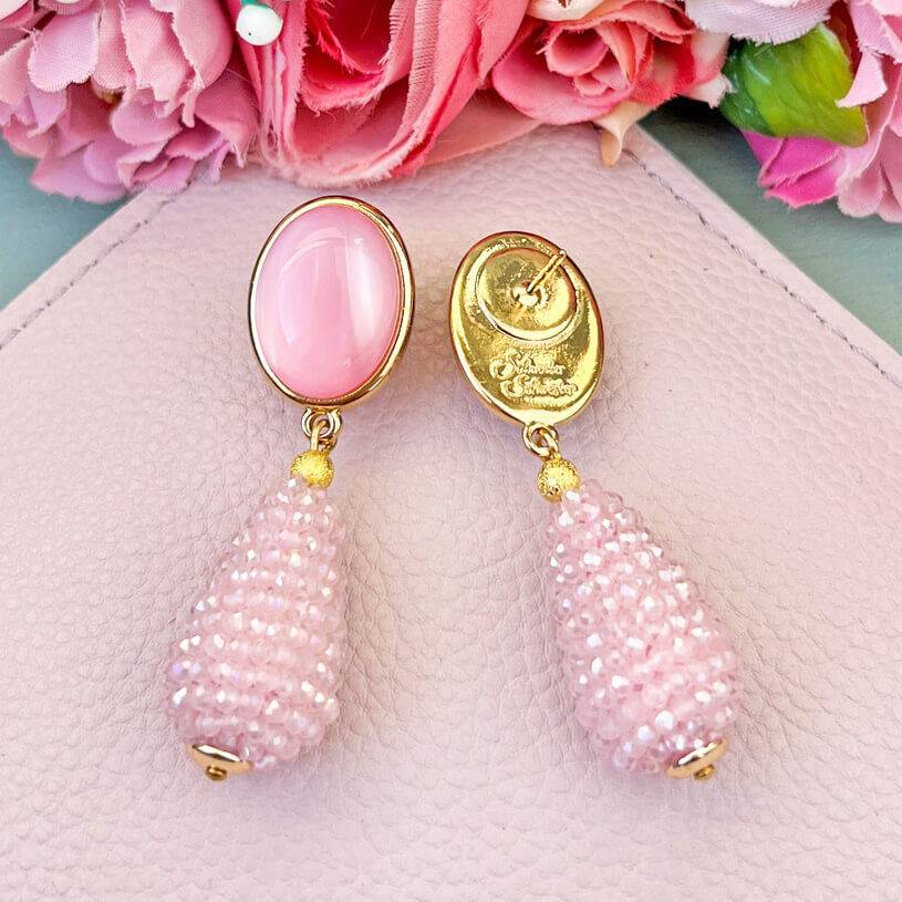 SchwesterSchwester Set aus rosafarbenen Tropfen-Ohrringen von AmuseToi und Satin-Haarreif in Rosa Räumungsverkauf