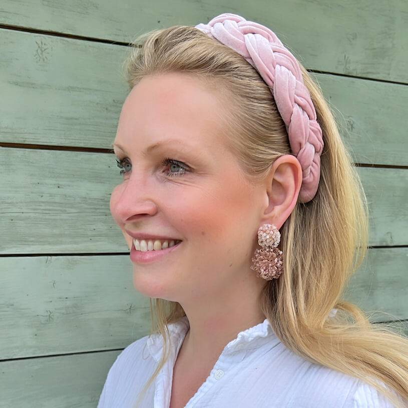 SchwesterSchwester Designer Perlen-Ohrringe aus zwei Blüten in Weiß und Nude Wochenangebot