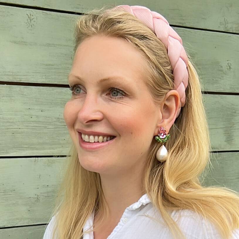 SchwesterSchwester Funkelnde Ohrstecker in Rosa und Grün mit federleichten Baumwolltropfen Letzte 3 Tage