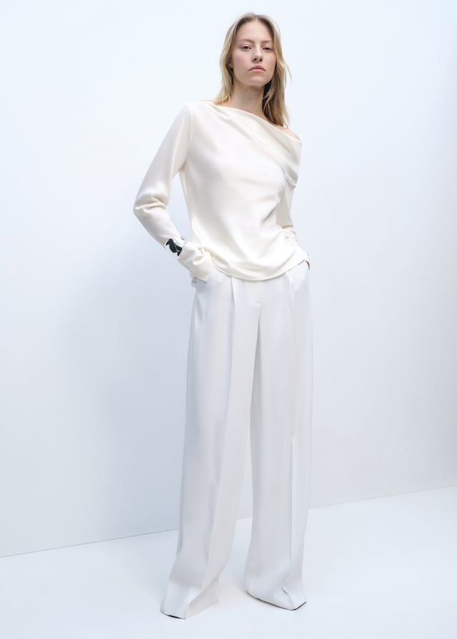 Mango Satinierte Bluse mit drapiertem Kragen Speichern exportieren