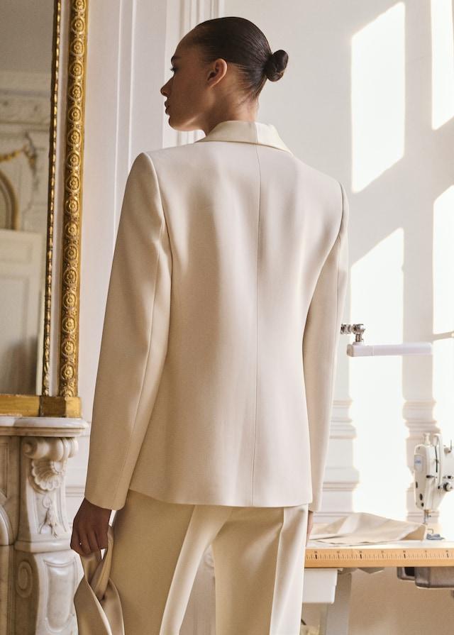 Mango Anzugjacke mit Reverskragen aus Satin Angebote
