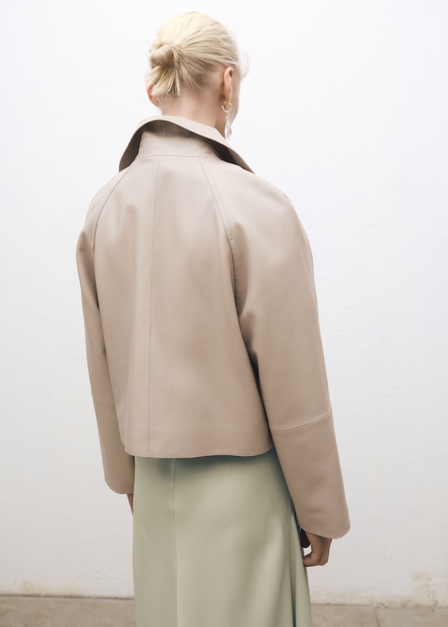 Mango Kurzer Leder-Trenchcoat Sonderangebot der Fabrik