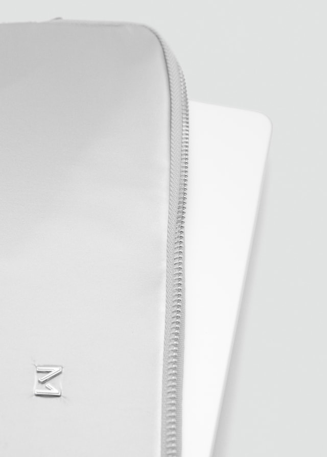 Mango Laptop-Hülle aus Nylon Kauf eins, bekomm eins gratis