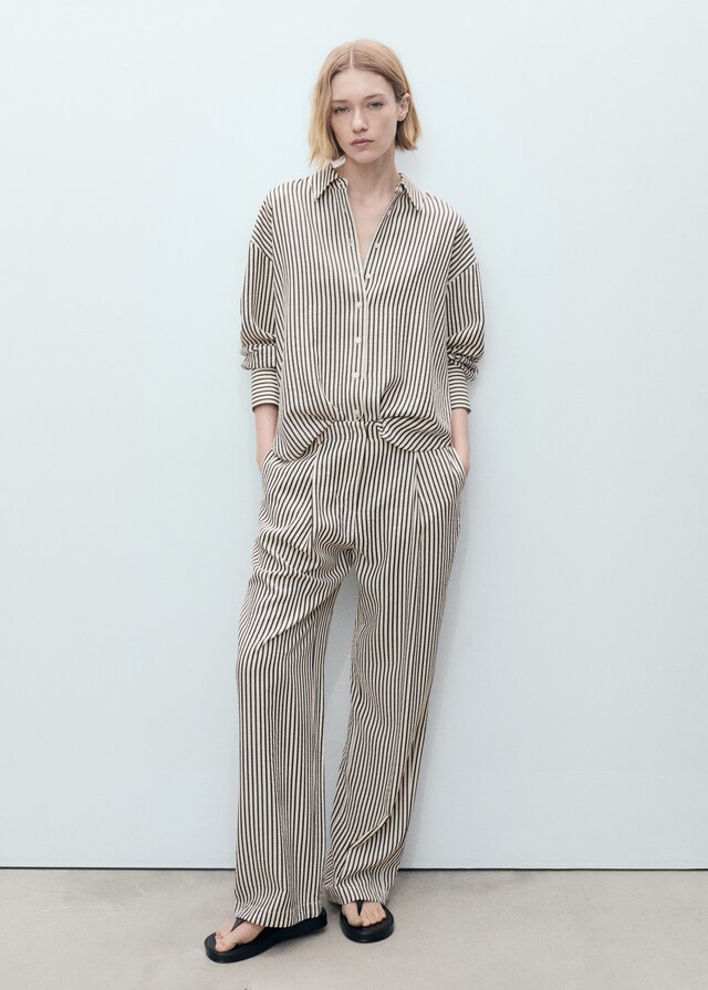 Mango Gestreifte Hose mit Texturmuster Rabatte dieses Monats