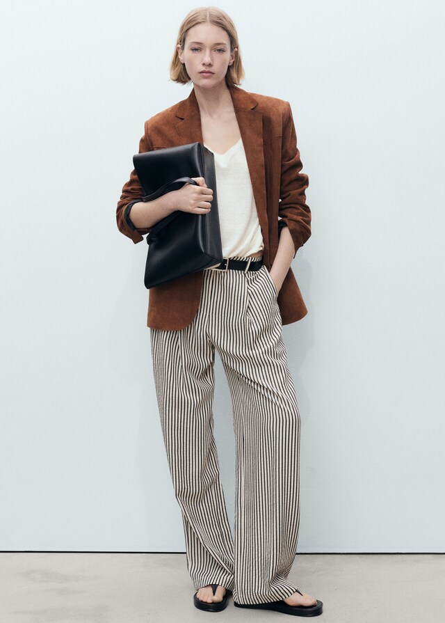 Mango Gestreifte Hose mit Texturmuster Rabatte dieses Monats
