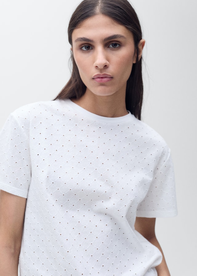Mango Besticktes T-Shirt mit Ajourmuster Lagerräumung