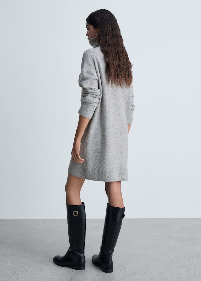 Mango Kurzes Strickkleid mit weitem Rollkragen Zeitbegrenzte Promotion