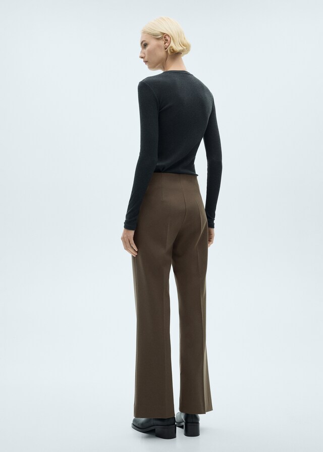 Mango Flared Hose mit mittelhohem Bund Begrenzt auf 3 Tage
