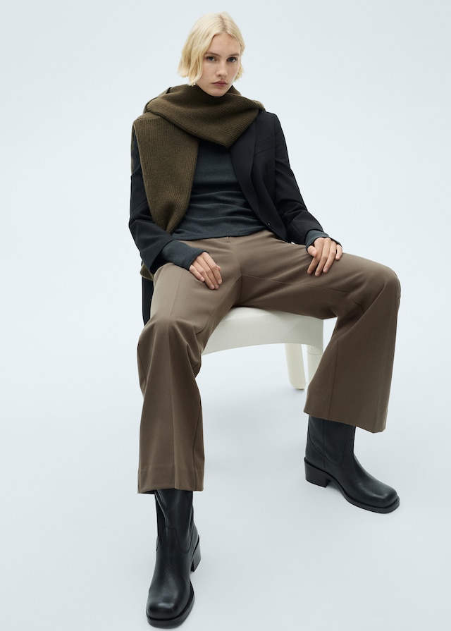 Mango Flared Hose mit mittelhohem Bund Begrenzt auf 3 Tage