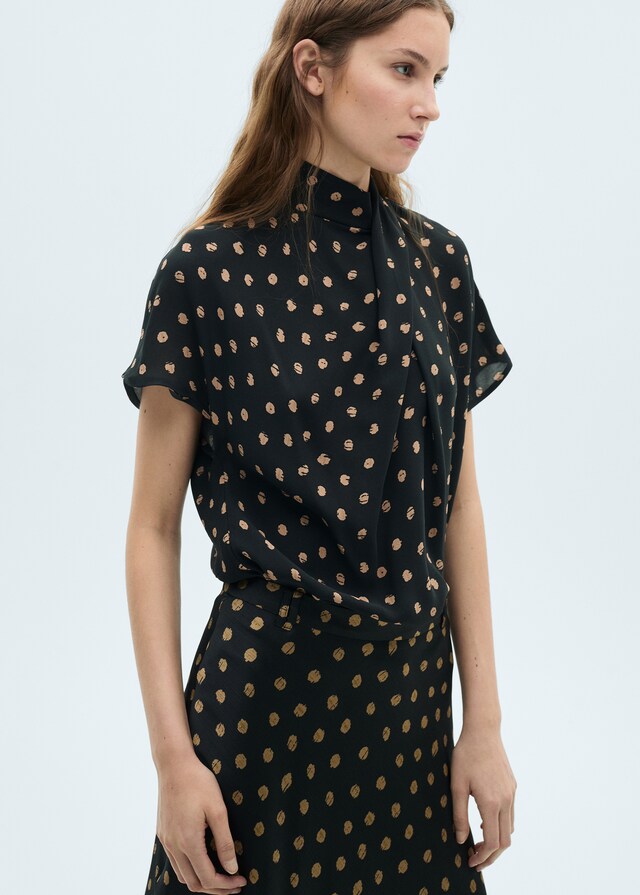 Mango Polka-Dots-Bluse mit drapiertem Kragen
