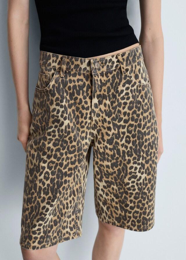 Mango Bermudashorts mit hoher Taille und Leopardenmuster