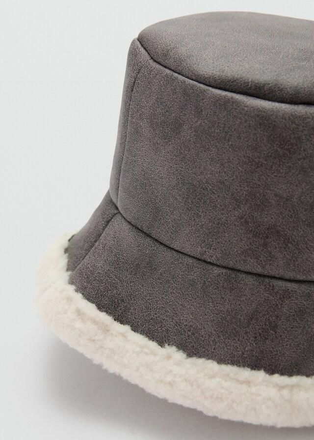 Mango Fischerhut aus Kunstshearling