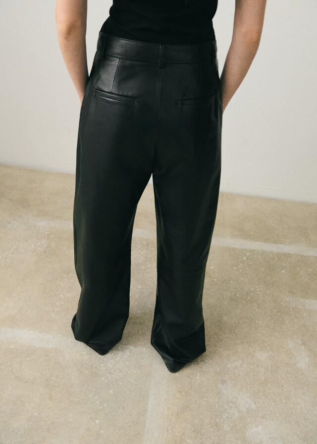 Mango Gerade Lederhose mit Bundfalten-Detail Zeitlich begrenztes Angebot