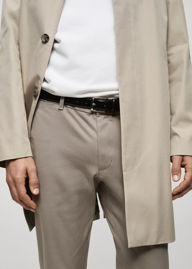 Mango Slim-Fit-Chinohose Barna aus Serge im Angebot