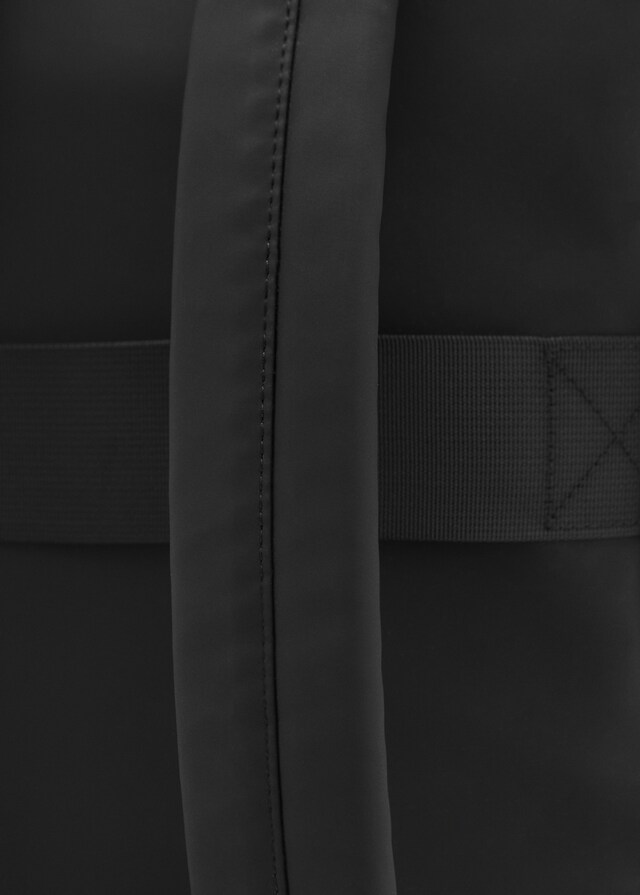 Mango Gummierter Rucksack mit Umschlagverschluss Riesige Ersparnisse