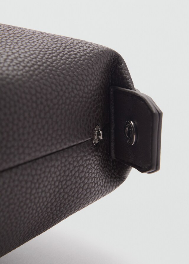 Mango Genarbte Kosmetiktasche mit Kontrasthenkel Super Sparpreis