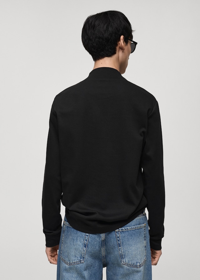 Mango Langärmliges T-Shirt mit halbhohem Kragen Wochenangebot