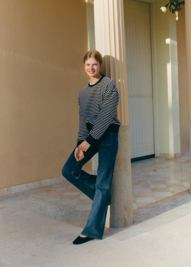 Mango Flared Jeans mit Taschen Top Angebot