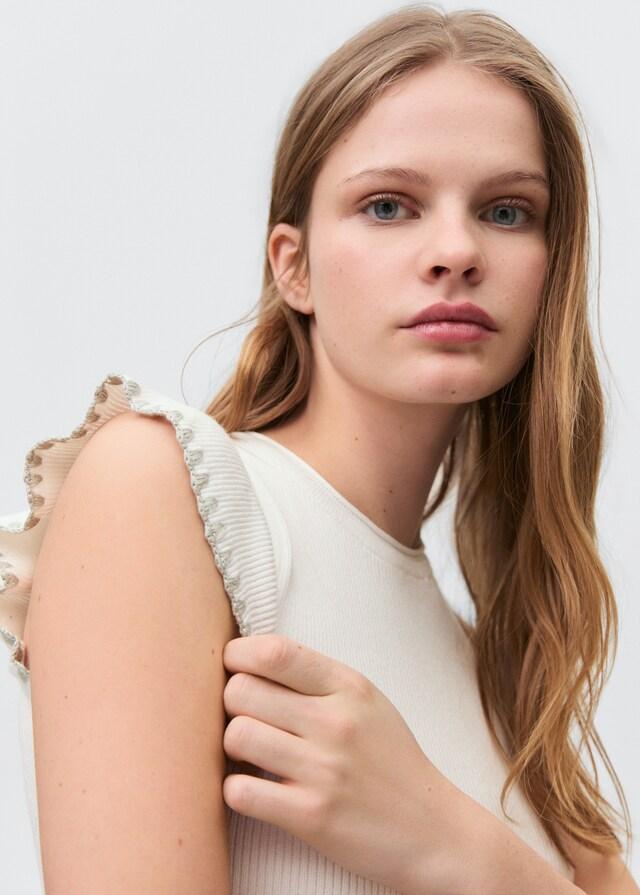 Mango Top mit Volantdetail Super Sparpreis