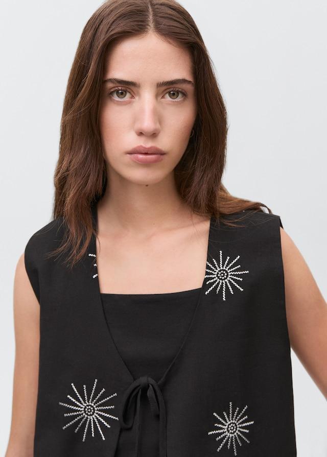 Mango Besticktes Top mit Schleifenverschluss Osterangebot