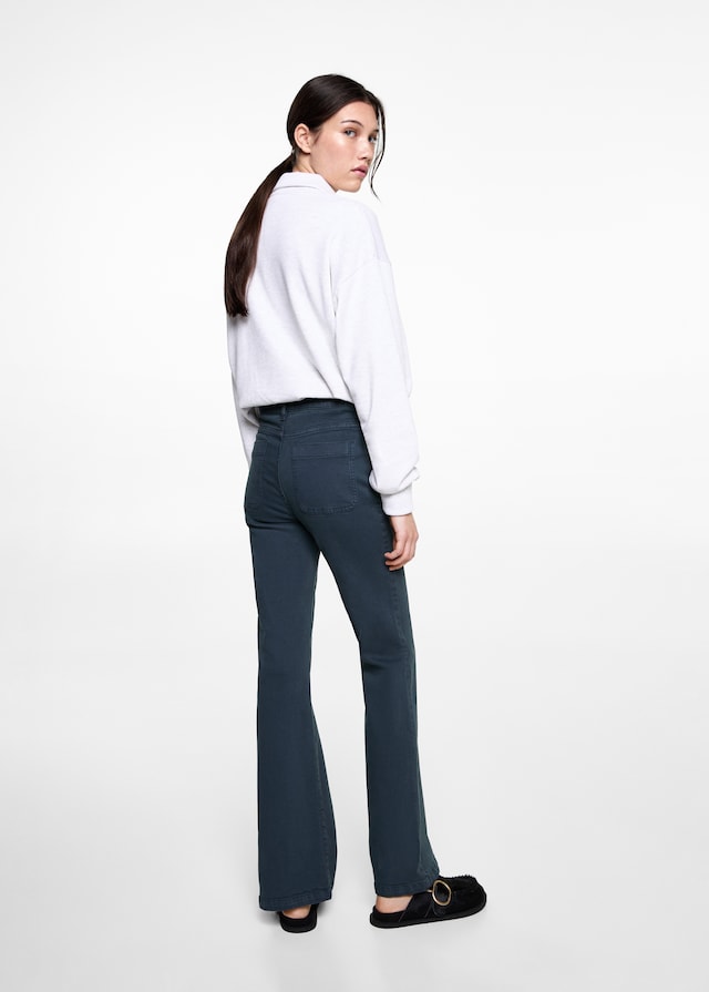 Mango Flared-Jeans mit Taschen Lagerräumung